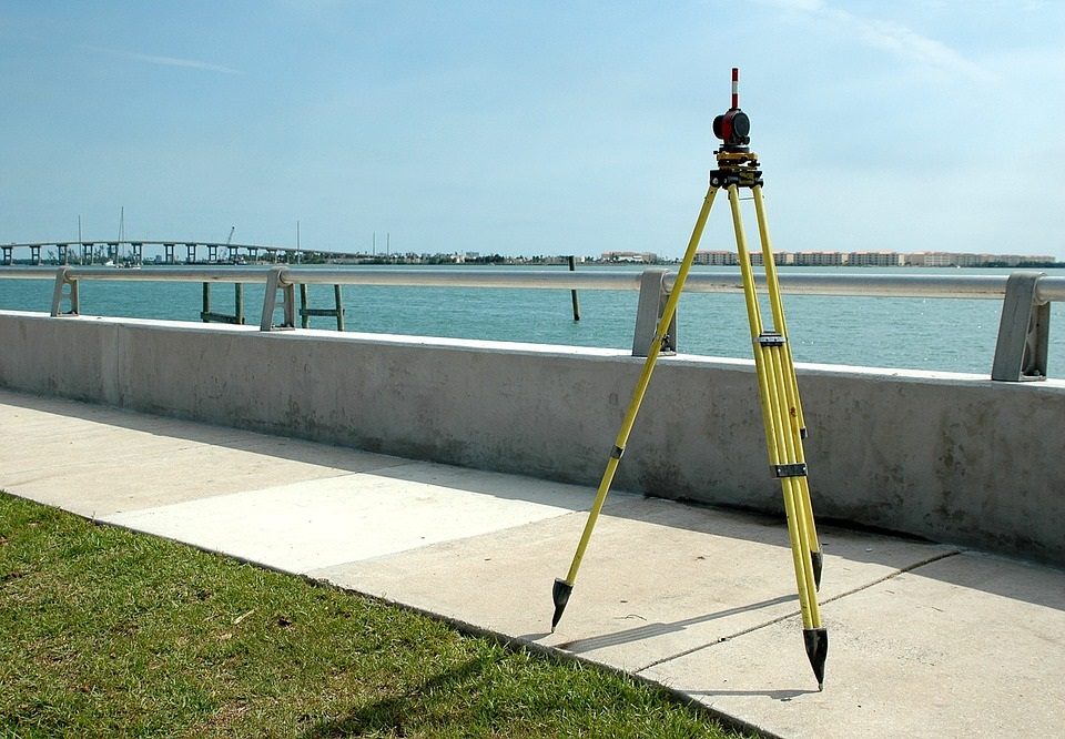 https://pixabay.com/photos/surveying-equipment-measurement-3035404/